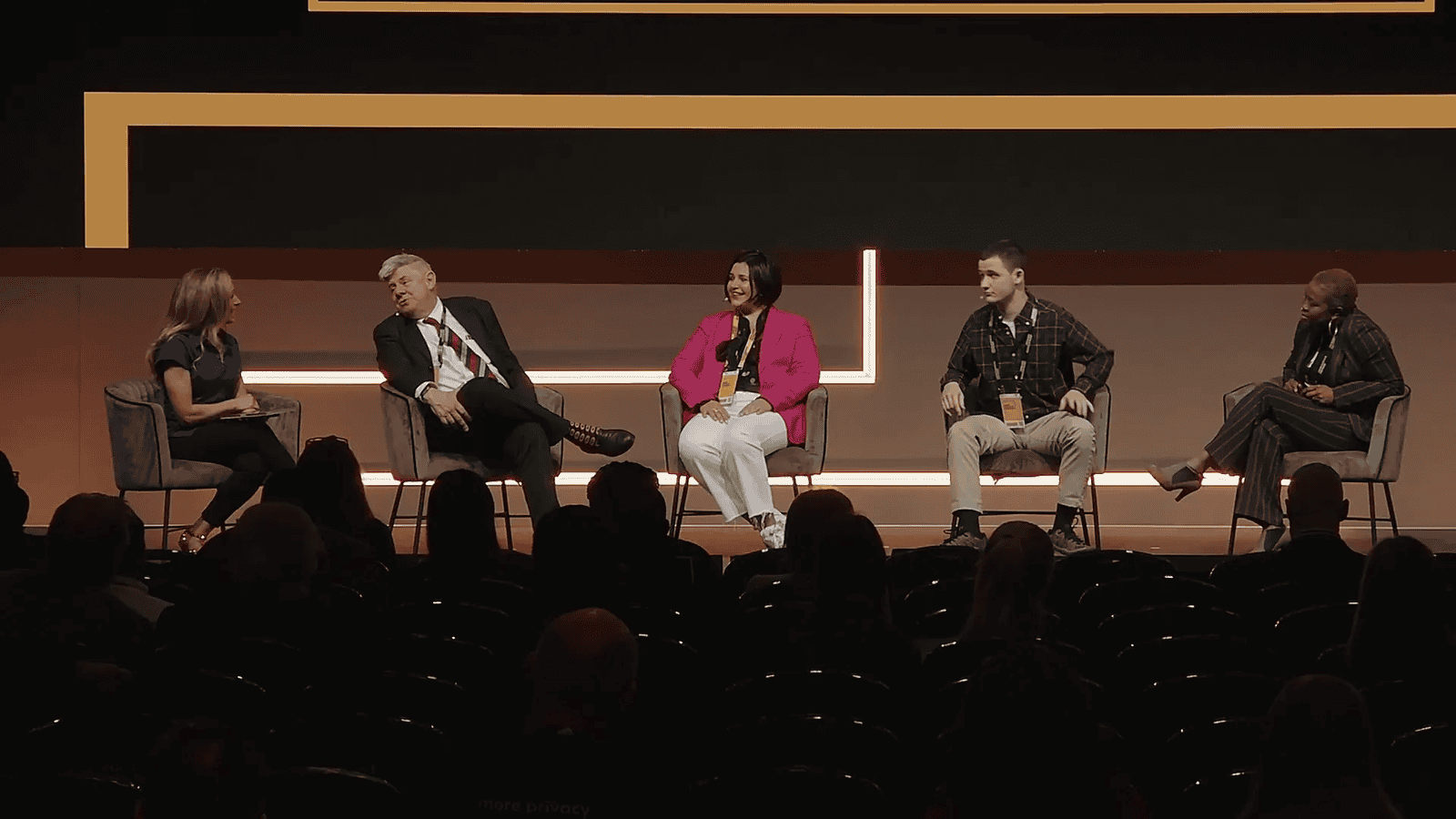 Evelyn Nayo explaining latency issues in blockchain interoperability