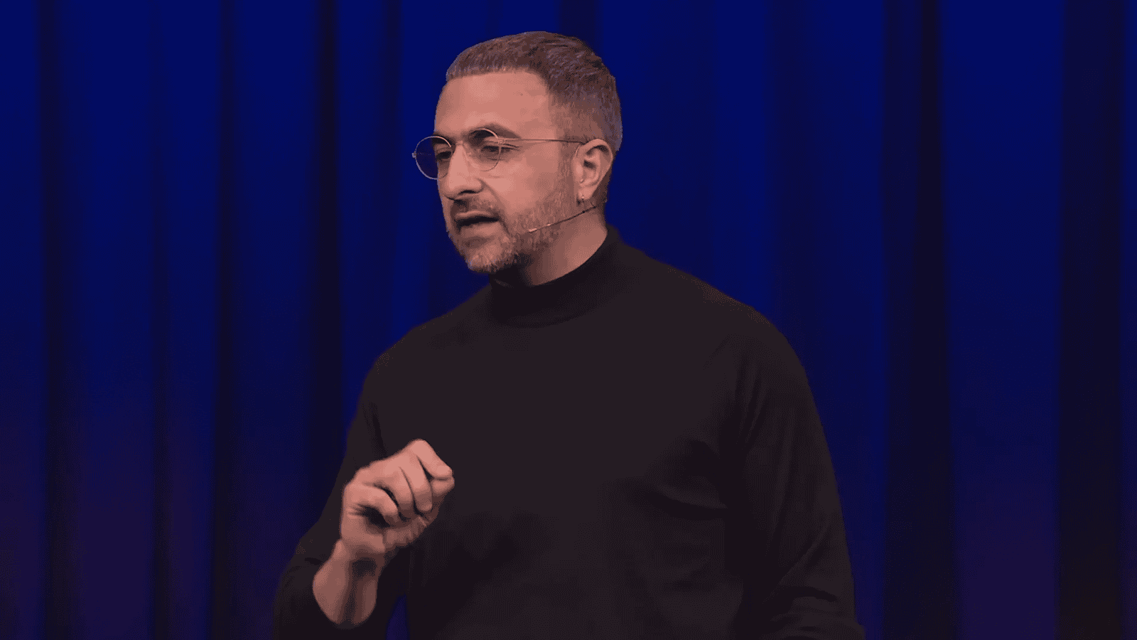 Child asking about AI